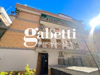Foto Appartamento in Via DEI GINEPRI 66, Roma Centocelle di 97 m²