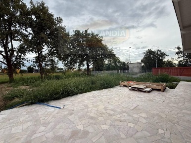 Foto Villa bifamiliare a Comazzo Centro di 142 m² con 4 locali in vendita