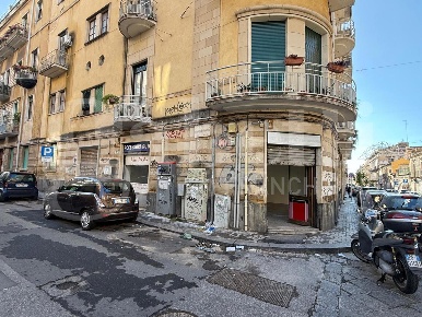 Foto Negozio in Via Caronda 110, Catania Borgo di 80 m² con 3 locali