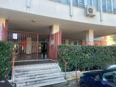 Foto Ufficio in Via dicagno 34, Bari Poggiofranco di 170 m² con 4 locali