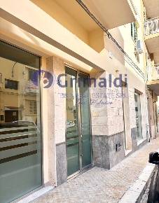 Foto Negozio in Via PIRANDELLO 57, Bagheria Centro di 45 m² con 1 locali