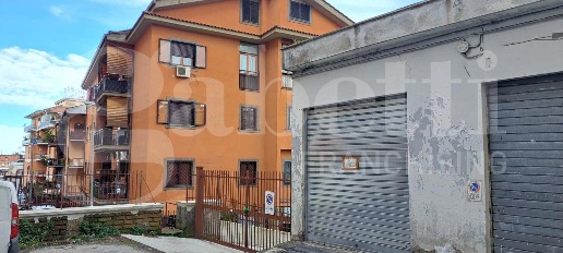 Foto Box in Via GARIBALDI 27/E, Marino Centro di 40 m² con 1 locali