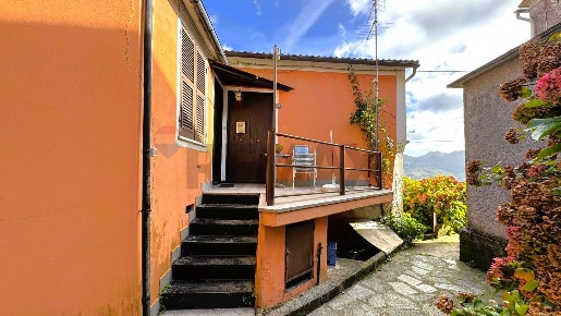 Foto Casa indipendente in Via Craì 20, Uscio Centro di 90 m² con 4 locali
