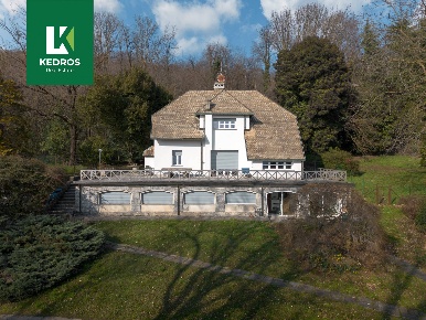 Foto Villa unifamiliare in Via Sassello 12, Comerio di 340 m² con 9 locali