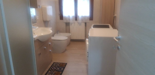 Foto Stanza in VIA CLAUDIA 139, Maranello Centro di 16 m² con 4 locali