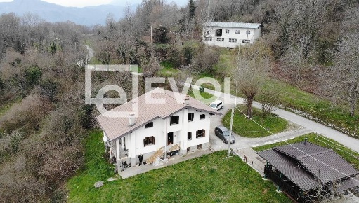 Foto Casa indipendente in VIA USEUNT 11, Tarcento di 234 m² con 9 locali