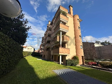 Foto Appartamento in via a. grandi 4, Legnano Centro di 145 m² con 4 locali