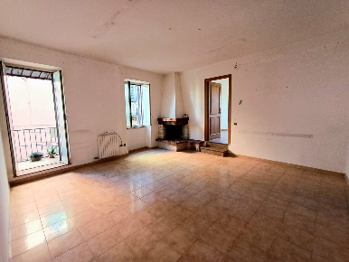 Foto Appartamento in Via Filippo Nicolai, Caprarola Centro di 129 m²