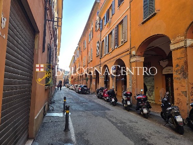 Foto Negozio in Via Marsala, Bologna Centro Storico di 33 m² con 2 locali