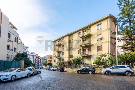 Foto Appartamento a Cagliari Bonaria di 140 m² con 5 locali in vendita