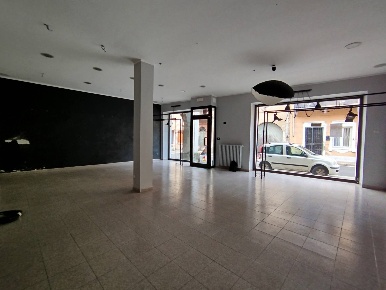 Foto Locale commerciale in VIA UMBERTO I 69, Foglizzo di 75 m² con 2 locali