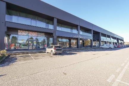 Foto Locale commerciale in via San Marco, Boltiere di 1350 m² con 3 locali