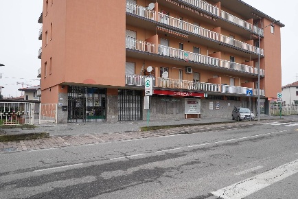 Foto Negozio a Bonate Sotto di 246 m² con 1 locali in vendita
