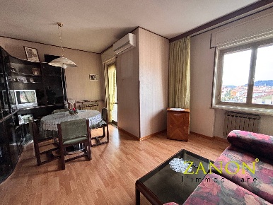 Foto Appartamento in Via Garzarolli, Gorizia Centro di 107 m² con 5 locali