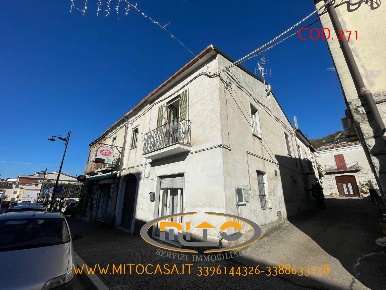 Foto Appartamento a Guardia Sanframondi di 100 m² con 5 locali in vendita