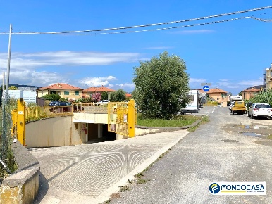 Foto Posti auto in Via Aurelia, Loano Centro di 17 m² con 1 locali