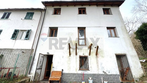 Foto Casa indipendente in Frazione Sanguinara, Lumarzo di 130 m² in vendita