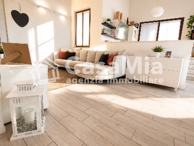 Foto Appartamento in via Padova 6, Legnano di 160 m² con 5 locali