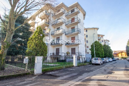 Foto Appartamento in Via Mentana 4, Magenta Centro di 129 m² con 3 locali