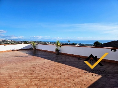 Foto Appartamento in Via Principi Riggio, Aci Catena Vambolieri di 70 m²