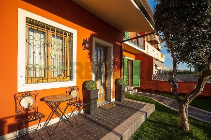 Foto Case semi ndipendenti in via dei frutteti 1, Camaiore di 170 m²