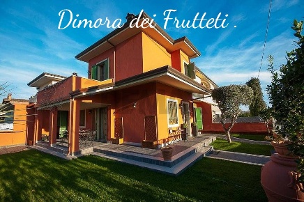 Foto Case semi ndipendenti in via dei frutteti 1, Camaiore di 170 m²