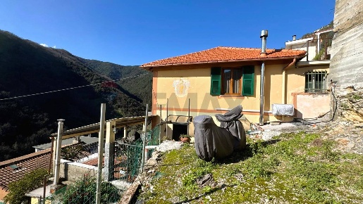 Foto Casa indipendente a Avegno Corticella di 117 m² con 4 locali