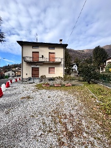 Foto Case semi ndipendenti in VIA RISORGIMENTO 5, Valbrona Osigo di 204 m²