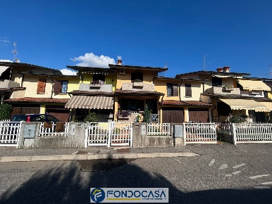 Foto Villa a schiera a Rovato Duomo di 215 m² con 7 locali in vendita