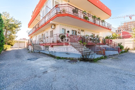 Foto Appartamento in Via Conte Giusso 10, Bari Mungivacca di 120 m²