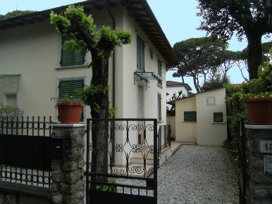 Foto Villa unifamiliare in via corridoni, Pietrasanta di 75 m² con 3 locali