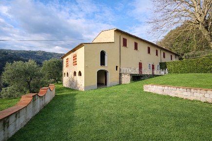 Foto Rustico in Via Castellina 22, Serravalle Pistoiese di 305 m²