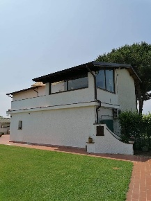 Foto Villa bifamiliare a Camaiore di 90 m² con 3 locali in affitto