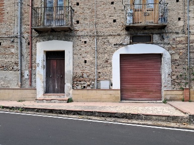 Foto Locale commerciale in Corso Vittorio Emanuele II 13, Cosenza di 100 m²