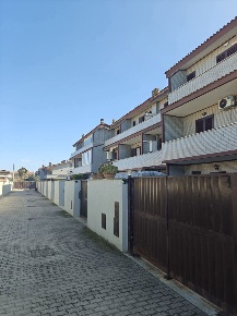 Foto Villa a schiera in di Focene, Fiumicino Focene di 130 m² con 5 locali
