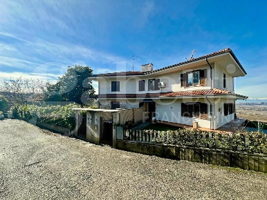 Foto Casa indipendente in Capitano Laneri, Verduno di 150 m² con 5 locali