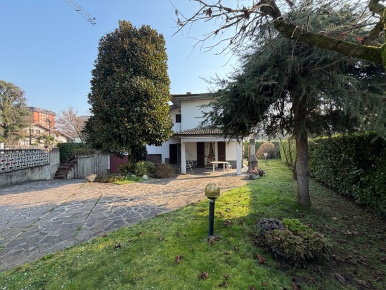 Foto Villa singola in Via PIAGGIO 21, Paderno Dugnano Semicentro di 230 m²