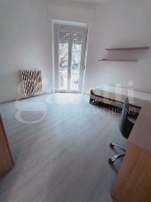 Foto Appartamento in foscolo, Macerata Centro di 100 m² con 3 locali