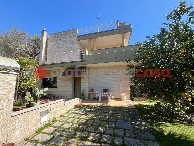Foto Villa singola in Via Fanelli 289, Bari Mungivacca di 260 m² in vendita