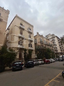 Foto Appartamento in Via Enrico Albanese 104, Palermo di 65 m² con 2 locali