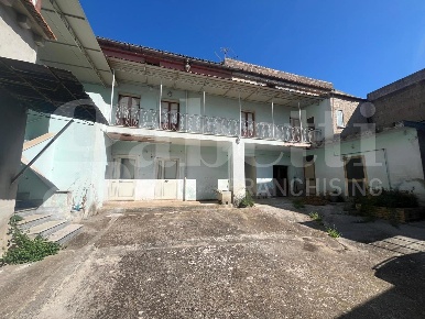 Foto Casa indipendente in degli Olivi, Calvi Risorta di 187 m² con 9 locali