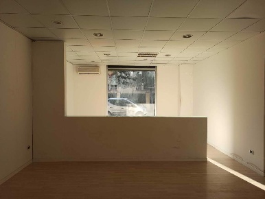 Foto Negozio in Via CAGLIARI 143, Oristano Centro di 150 m² con 1 locali