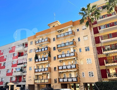 Foto Appartamento in Via DE LIGUORI 21, Bari Japigia di 120 m² con 4 locali
