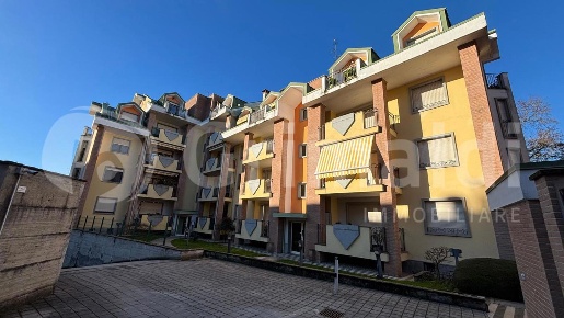 Foto Appartamento in Via Bellini 6, Abbiategrasso di 100 m² con 3 locali