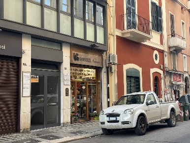 Foto Negozio in Via abate gimma 90, Bari Murat di 50 m² con 1 locali