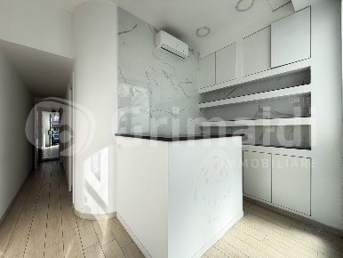 Foto Negozio in Europa, Roma Eur di 30 m² con 1 locali in vendita