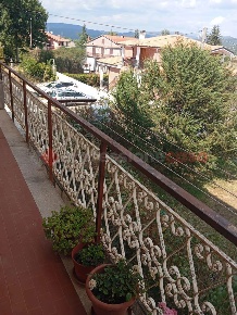 Foto Appartamento in Via Colle Crescenzo snc, Oricola di 65 m² con 4 locali