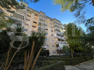 Foto Appartamento in J. K. Kennedy, Bari Poggiofranco di 130 m² in vendita