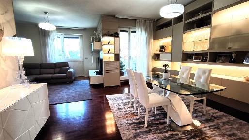 Foto Appartamento in Via Ramazzotti, Monza Parco di 161 m² con 4 locali