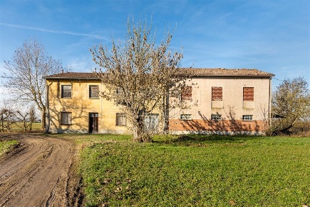 Foto Casa indipendente in via bastia, Lugo di 330 m² con 8 locali